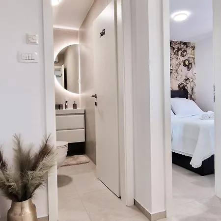 Monlux Studio Apartment